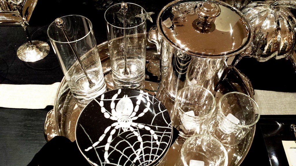 Spider plates and skull stirring sticks